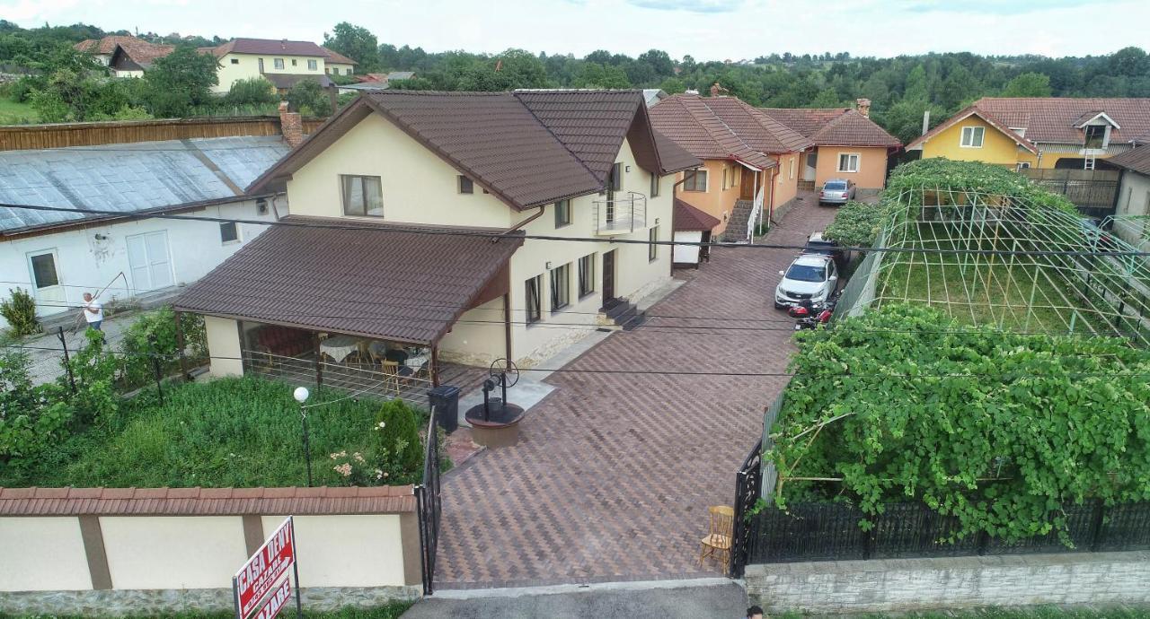 Pensiunea Casa Deny Novaci-Străini Exterior photo